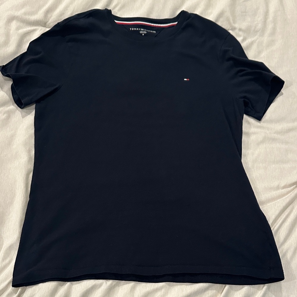 Men’s navy Tommy Hilfiger tee